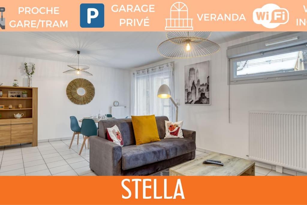 ein Wohnzimmer mit einem Sofa und einem Tisch in der Unterkunft ZenBNB / Stella / Proche Gare / Garage / Wifi / in Annemasse