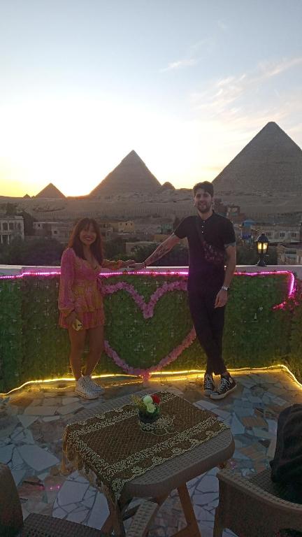 Majutusasutuse pyramids show hotel külastajad
