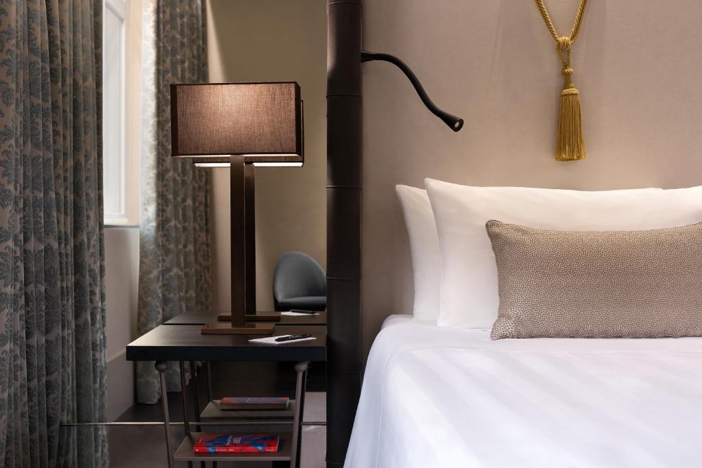 Sina Bernini Bristol, Autograph Collection - Resim 16