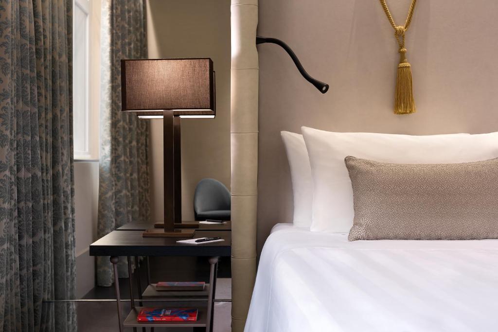 Sina Bernini Bristol, Autograph Collection - Resim 17