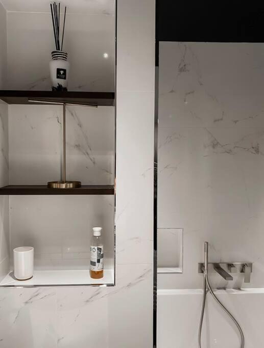 Koupelna v ubytování Suite privée avec sauna et spa à Saint-Fuscien