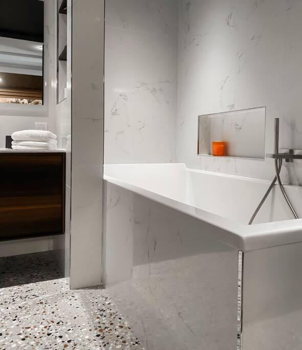 Fotografie z fotogalerie ubytování Suite privée avec sauna et spa à Saint-Fuscien v destinaci Saint-Fuscien