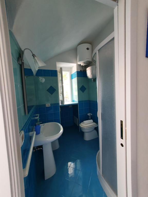 Koupelna v ubytování Casa Acqua Marina Ponza