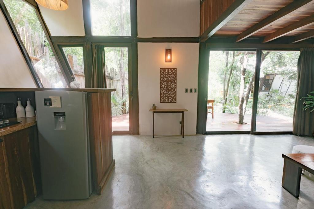 Kuchyň nebo kuchyňský kout v ubytování Nahouse Jungle Lodges