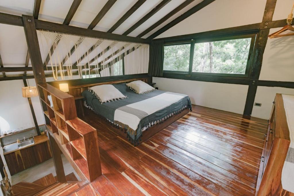 Postel nebo postele na pokoji v ubytování Nahouse Jungle Lodges