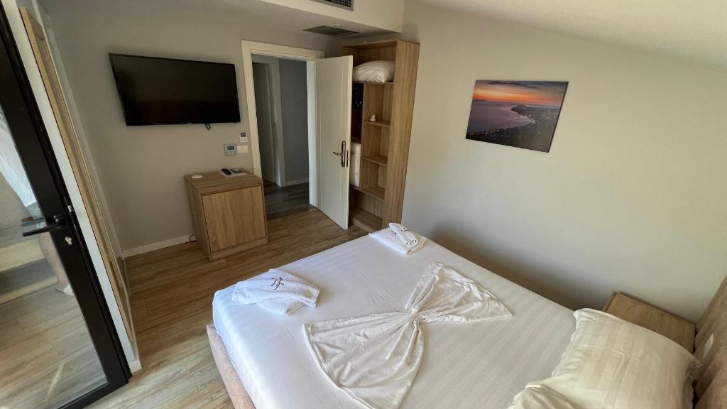 Postel nebo postele na pokoji v ubytování Villa Tramonto Vlore