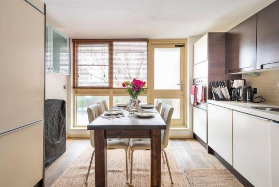 Super Central beautiful Three Bedroom - Three-Bedroom Apartment