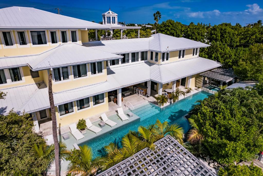 Bazén v ubytování Luxury Villa-60 ft Pool-Jacuzzi-Endless Amenities- nebo v jeho okolí