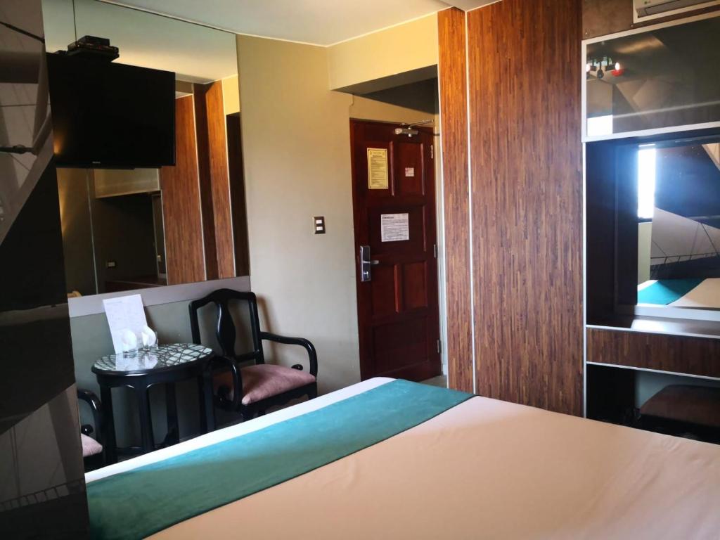 Postel nebo postele na pokoji v ubytování Hotel Las Lomas