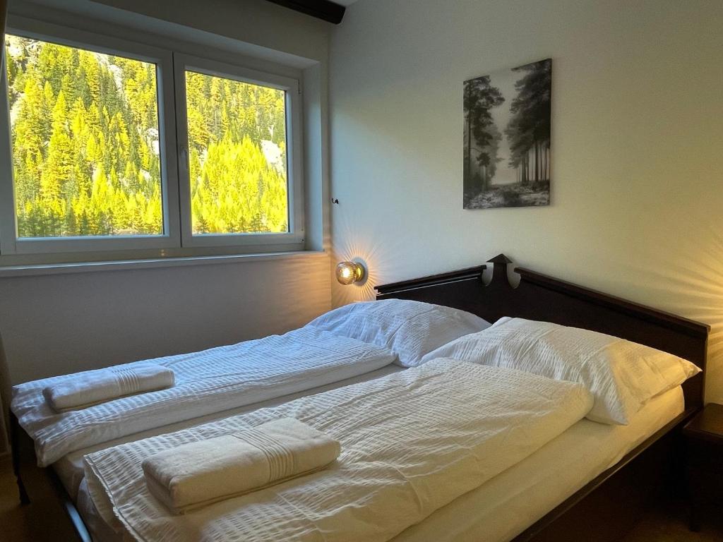 a bed in a bedroom with two towels on it at International House Sölden Apartment mit 2 Schlafzimmern ZW 7 in Sölden