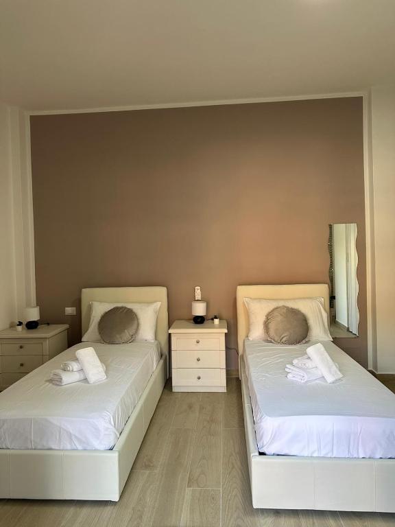 two beds sitting next to each other in a room at The Roman Guesthouse in Rome