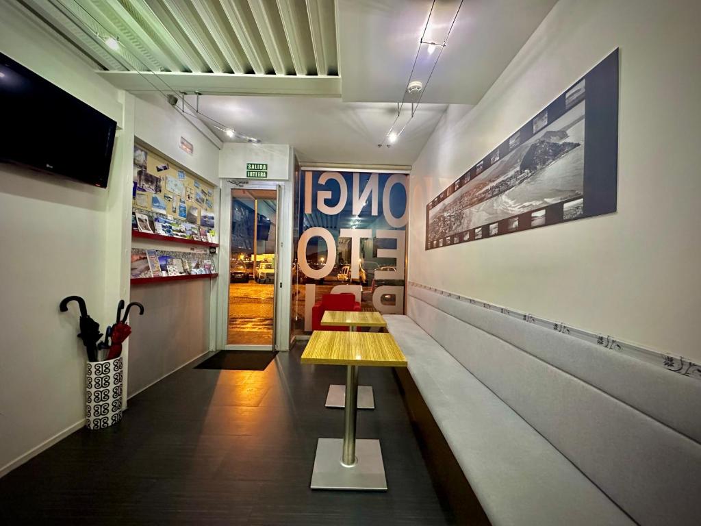 TV a/nebo společenská místnost v ubytování Hotel Punta Monpas