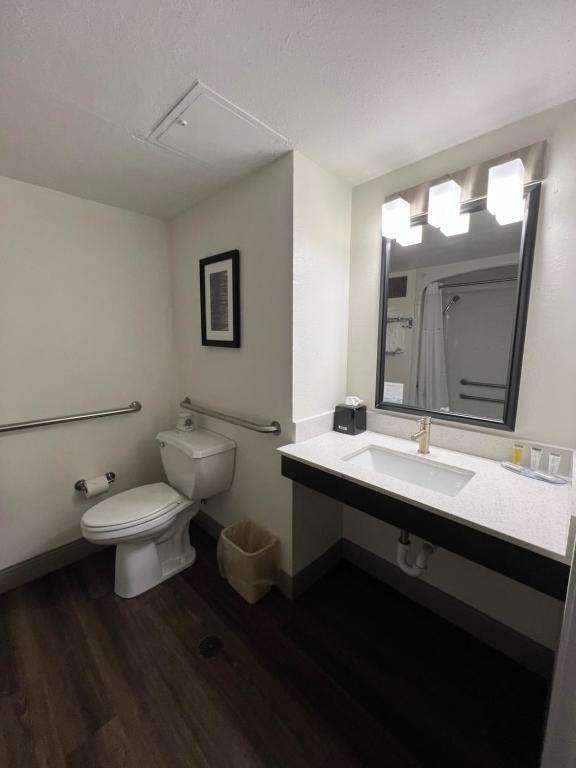 Days Inn by Wyndham Penn State photo