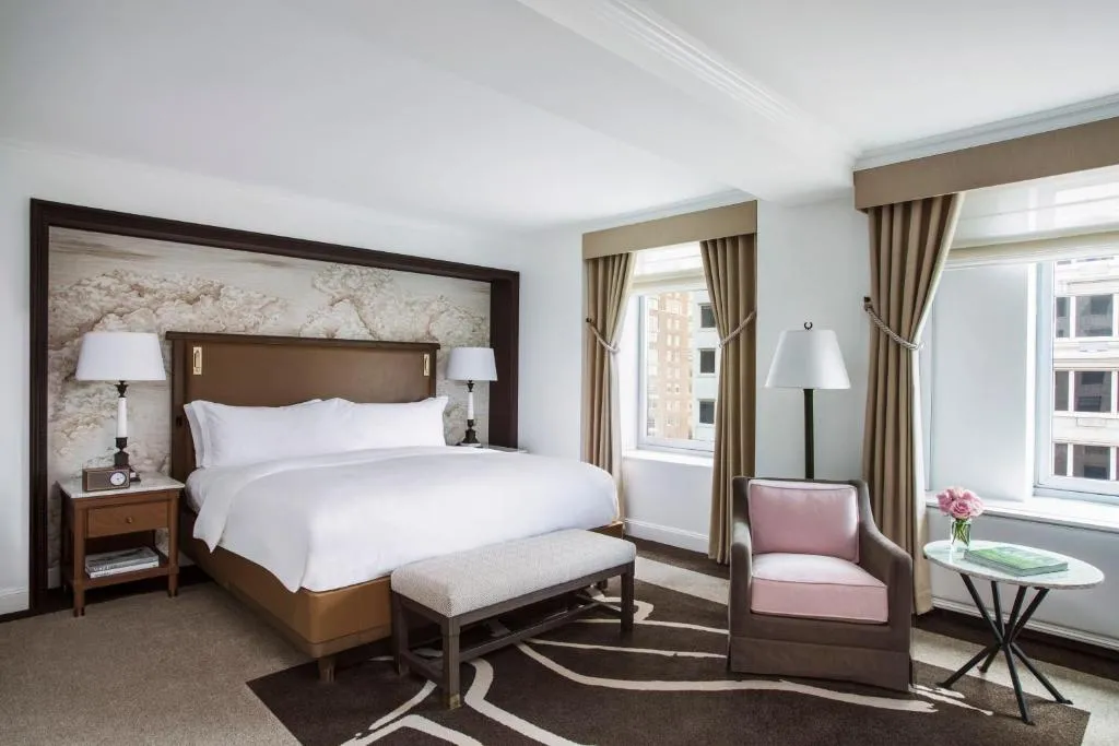 Avenue View room, 1 King Bed