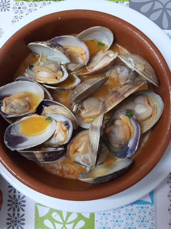 a bowl of oysters on a table at Hotel Restaurante el Fornon in Novellana