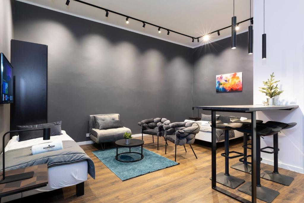 Телевизор и/или развлекательный центр в Rainbow Apartments Old Town