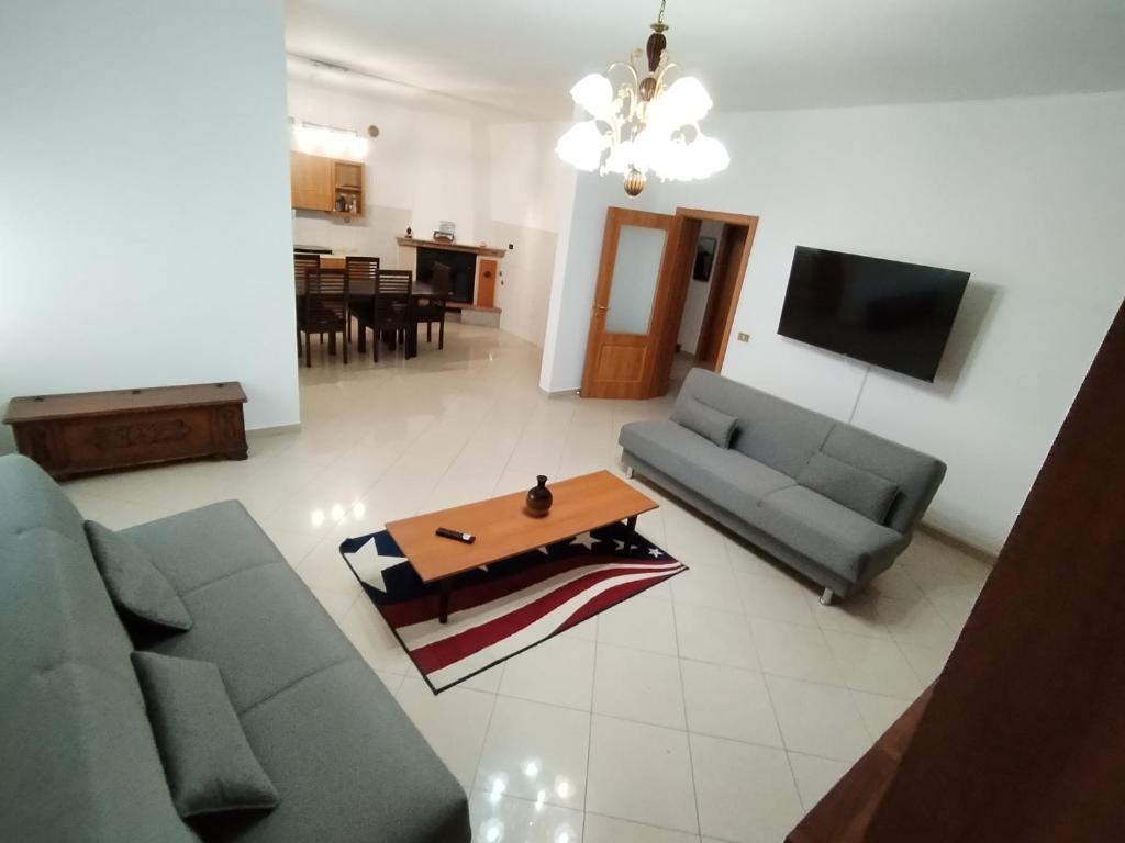 TV/trung tâm giải trí tại RANCH34 Villetta indipendente con patio