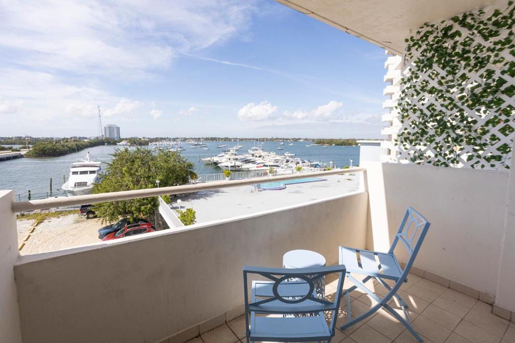 ระเบียงหรือลานระเบียงของ Vista Mar: Bay Views Close to Miami Attractions