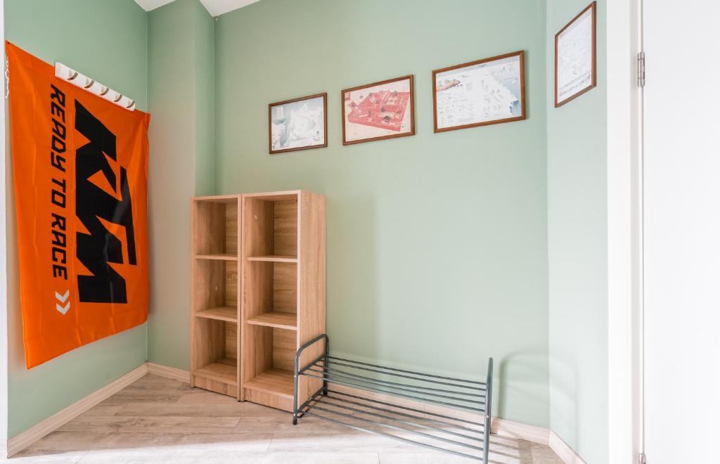 Knihovna v apartmánu