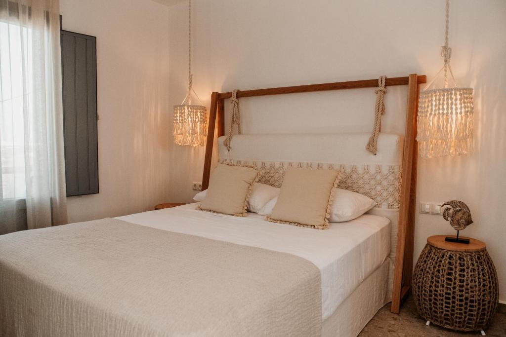 Кровать или кровати в номере Anais Of Naxos