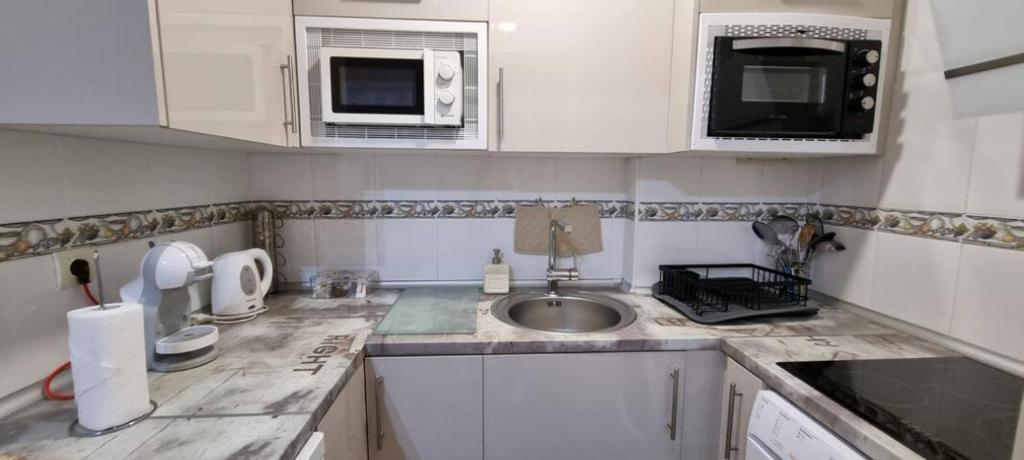 Kuchnia lub aneks kuchenny w obiekcie Málaga centro bonito apartamento