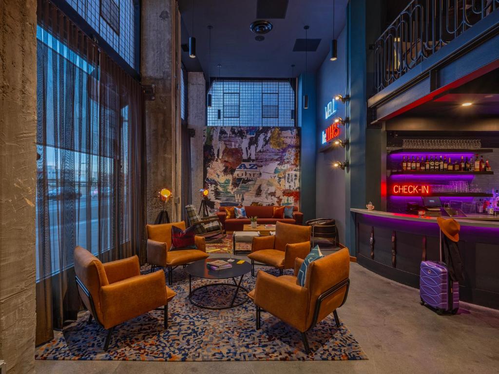 Posezení v ubytování Moxy Phoenix Downtown