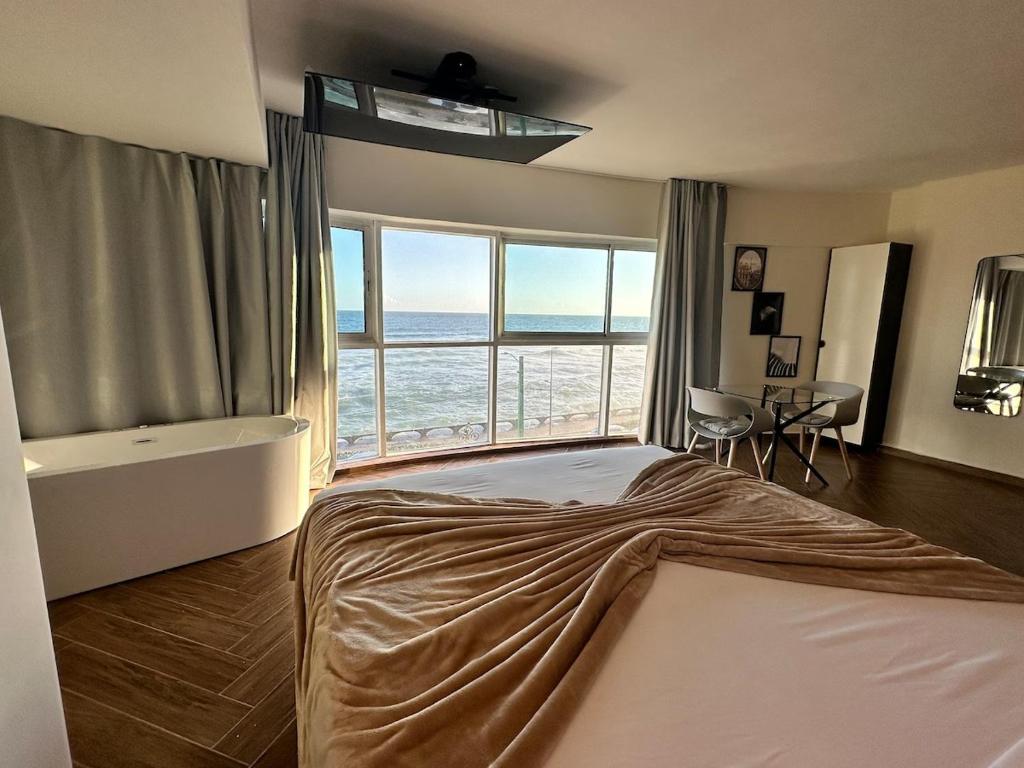 Villa Marbella by Potenza Rentals - 带水疗浴室的套房