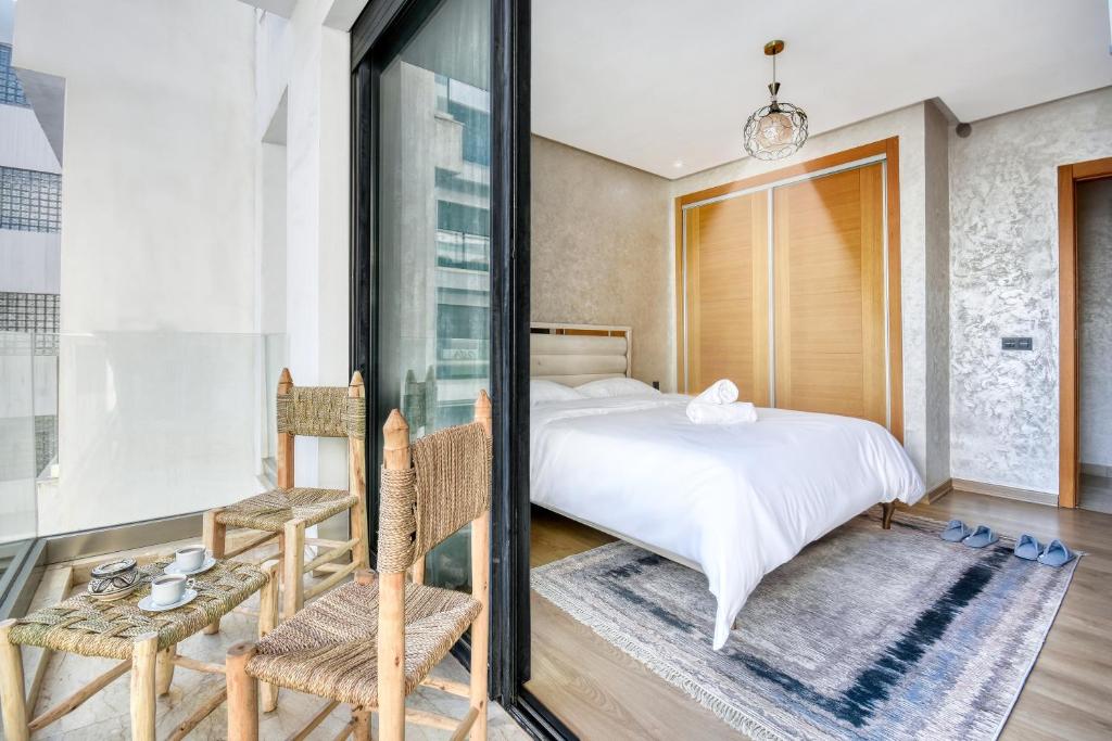 Postel nebo postele na pokoji v ubytování Chic & Comfy Apartment in Agadir Center