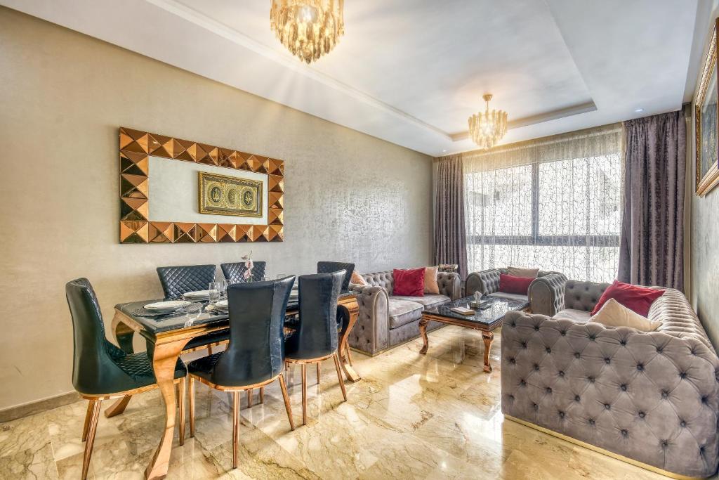 Posezení v ubytování Chic & Comfy Apartment in Agadir Center