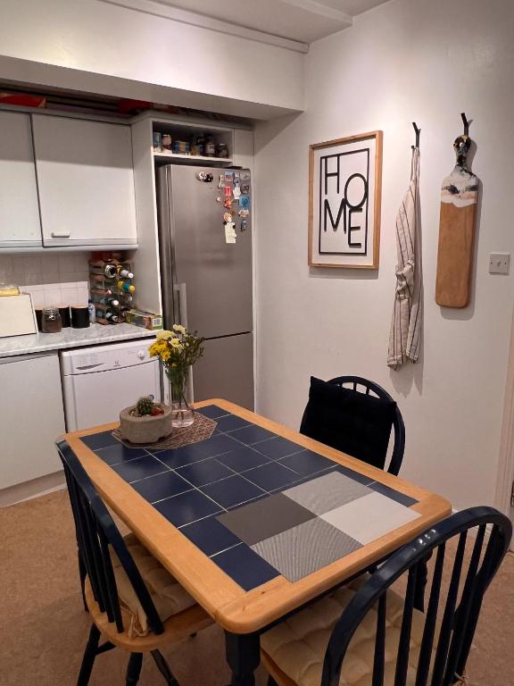 Kuchyň nebo kuchyňský kout v ubytování Buttermilk Walk Room