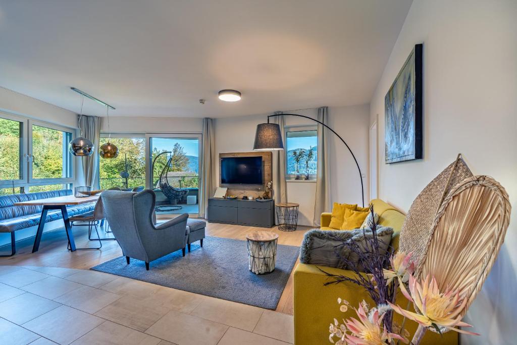 a living room with a couch and a table at Top 21 Alpe Maritima - Feriendomizil am Ossiachersee mit Seeblick in Annenheim