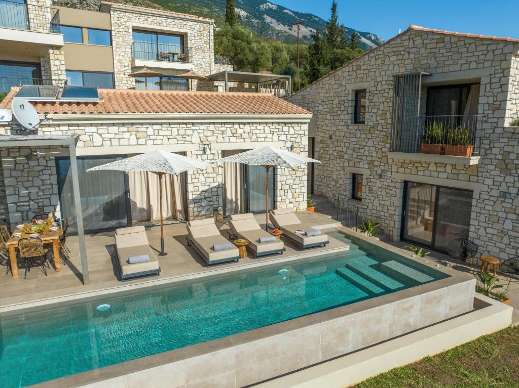 Bazén v ubytování Apeiron Villas nebo v jeho okolí
