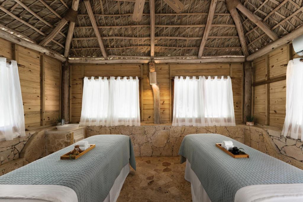 Postel nebo postele na pokoji v ubytování Dreams La Romana All-Inclusive Resort & Spa