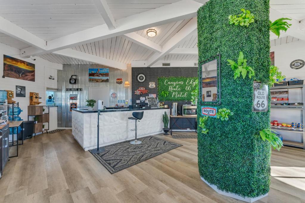 a green wall in a restaurant with a counter at Canyon's Edge Route 66 Motel in Ash Fork