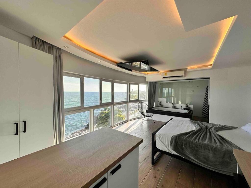 Villa Marbella by Potenza Rentals - 带热水浴缸的套房