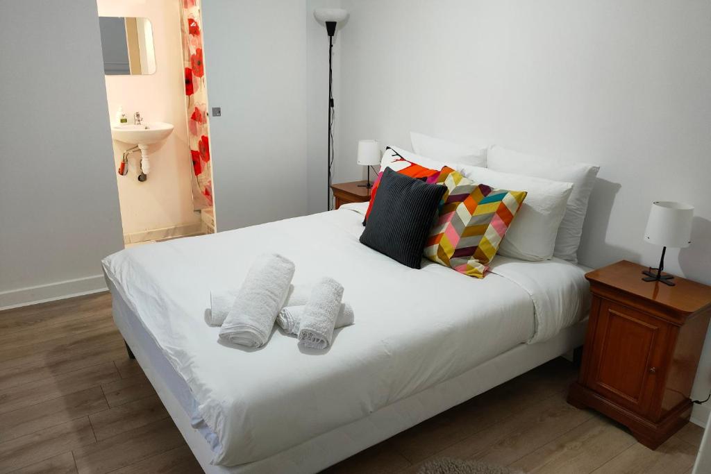 Posteľ alebo postele v izbe v ubytovaní Duplex Elegance Urbaine 2 - Near Paris