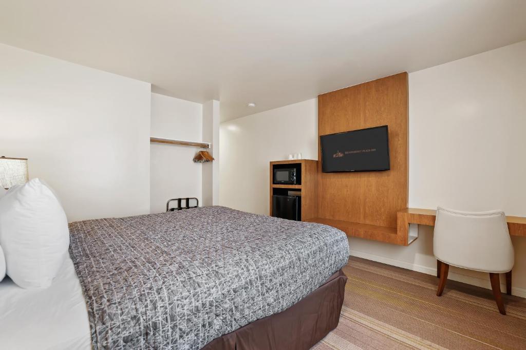 Brookhurst Plaza Inn - Camera King