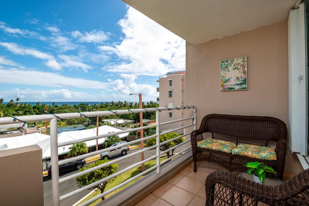 a balcony with a table and chairs and a view of the ocean at Tropical Villa Ocean View in Maunabo