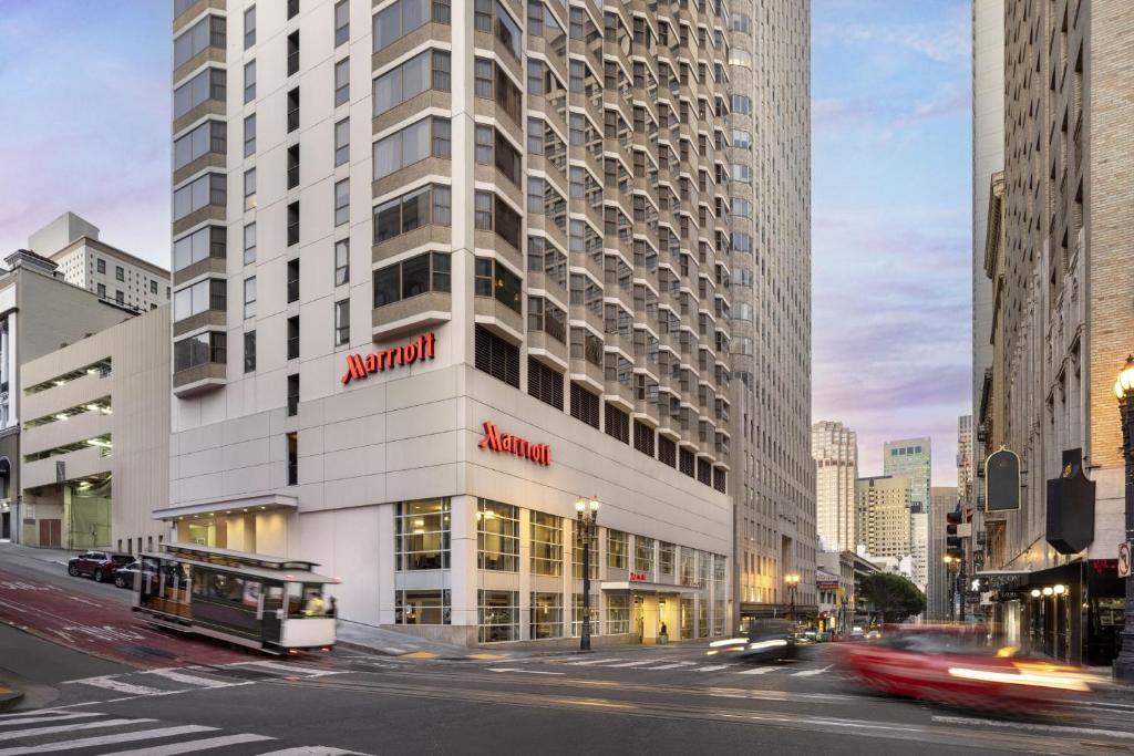 a building on a city street with a bus at San Francisco Marriott Union Square in San Francisco