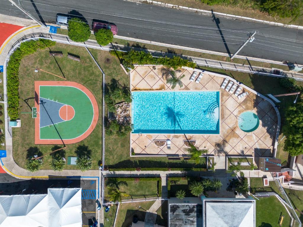 Bazén v ubytování Tropical Villa Ocean View nebo v jeho okolí