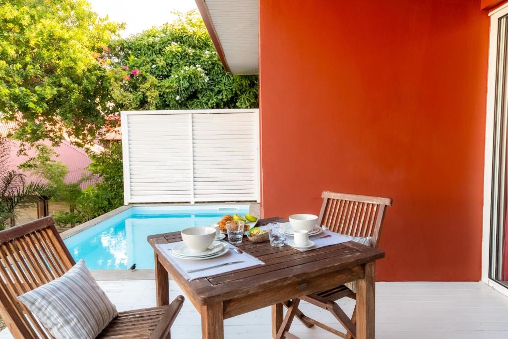Bazén v ubytování Physacap Suites & Villas nebo v jeho okolí