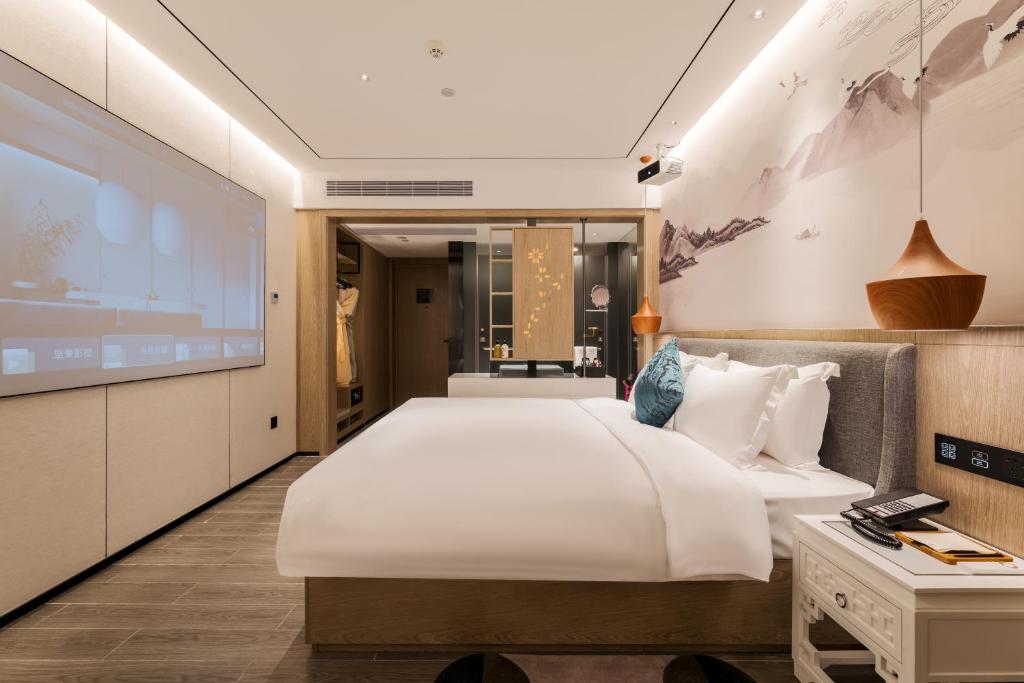 Postel nebo postele na pokoji v ubytování Paco Hotel Botanical Garden Metro Guangzhou-Free Shuttle Bus For Canton Fair