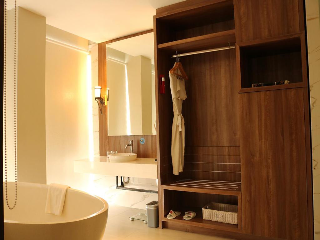 Koupelna v ubytování Emersia Hotel & Resort Batusangkar