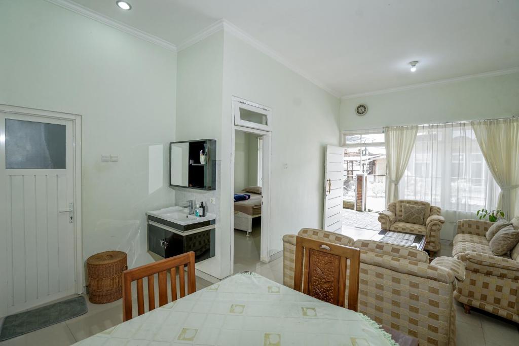 Sekar Gambir Homestay - Two-Bedroom Villa