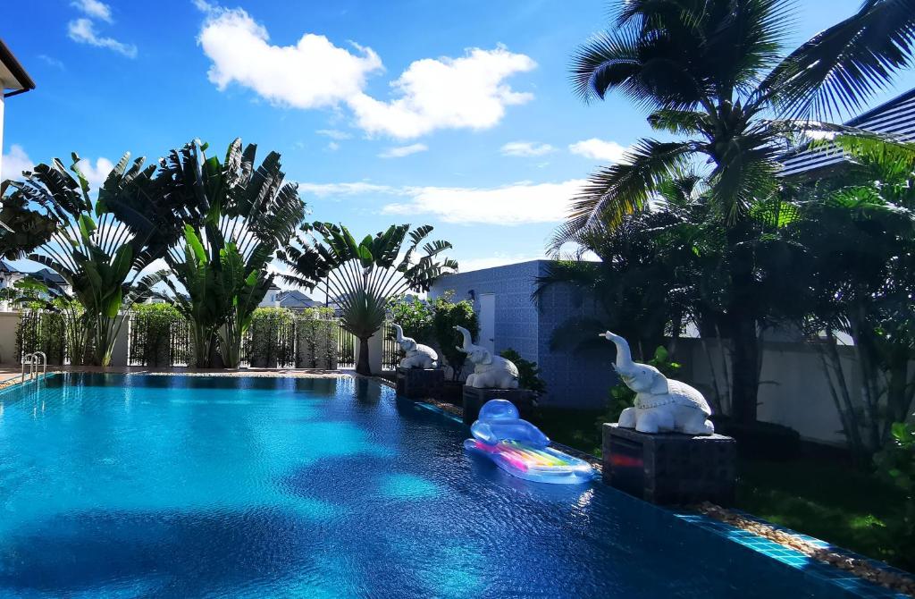 Bazén v ubytování Big swimming pool garden villa 私家泳池花园豪华别墅 nebo v jeho okolí