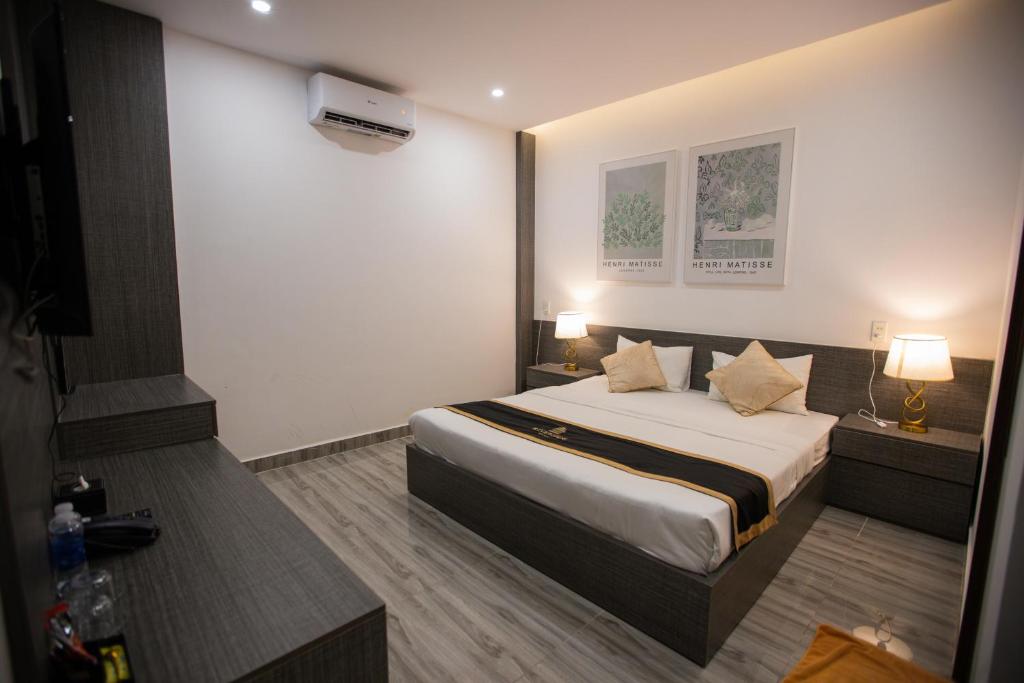 Riverside 1 Hotel - Standard King Room