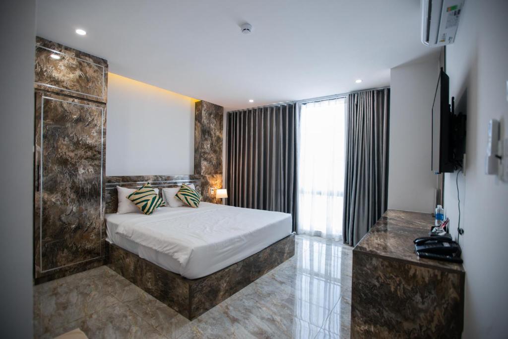 Riverside 1 Hotel - Deluxe King Room