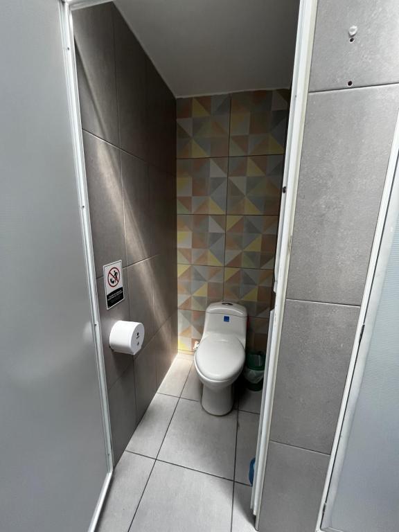 Koupelna v ubytování Urbana Hostel