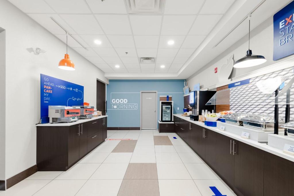 Holiday Inn Express Hotel & Suites-Edmonton South by IHG - Resim 24