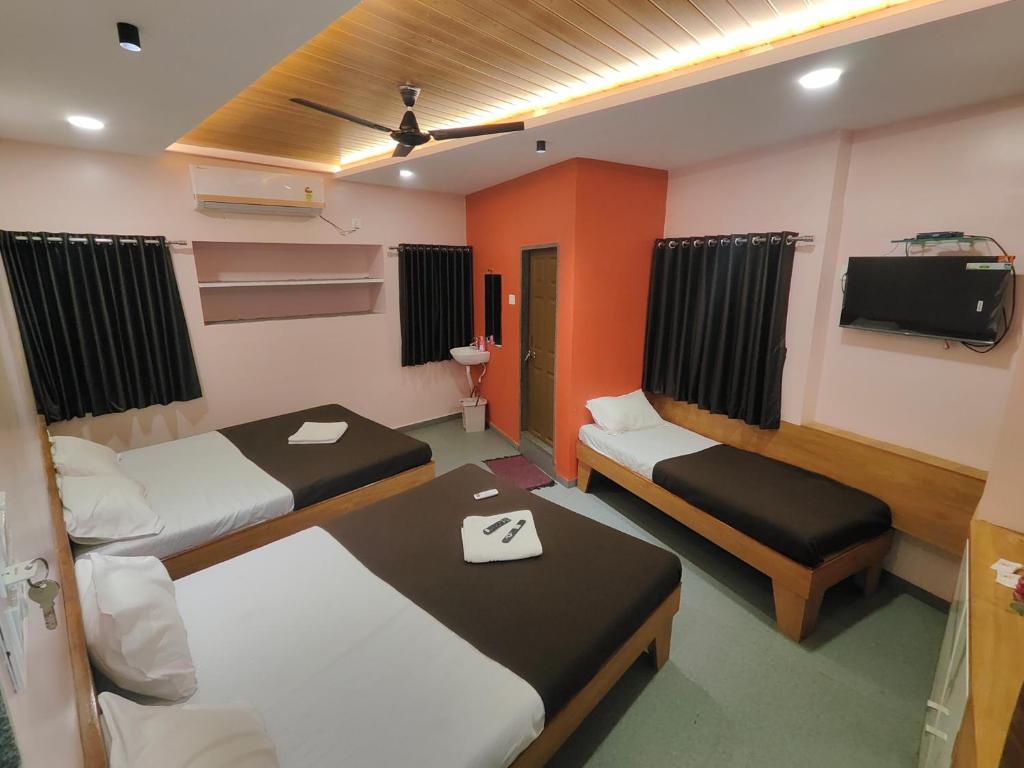 Hotel Shivansh Executive - Family Room